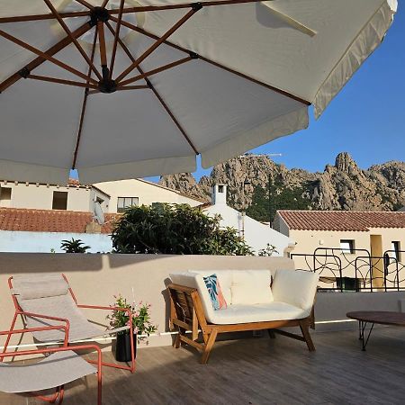 Rayuela Suites San Pantaleo Eksteriør bilde