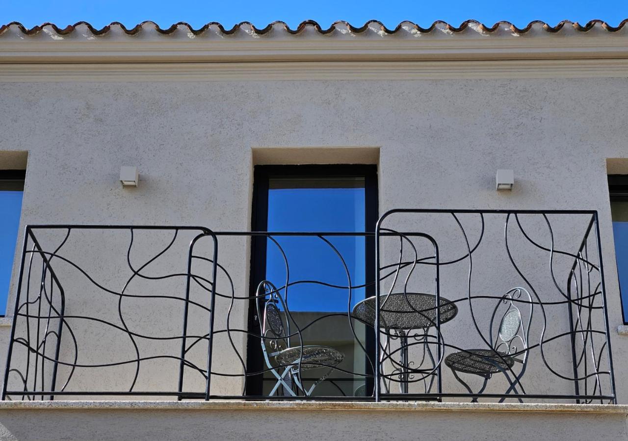 Rayuela Suites San Pantaleo Eksteriør bilde